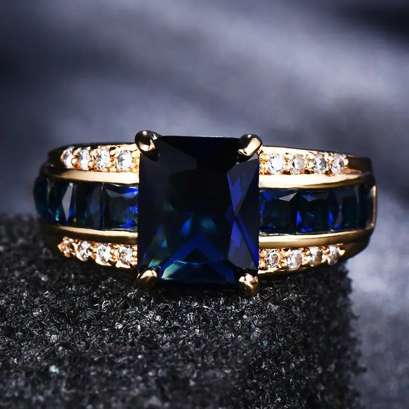 Goldener Ring mit quadratisch geschliffenem Saphir