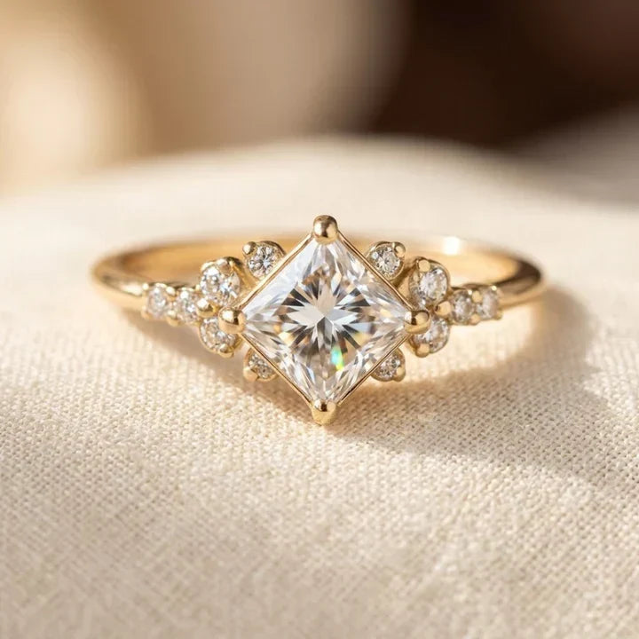 Quadratischer Gold-Solitärring