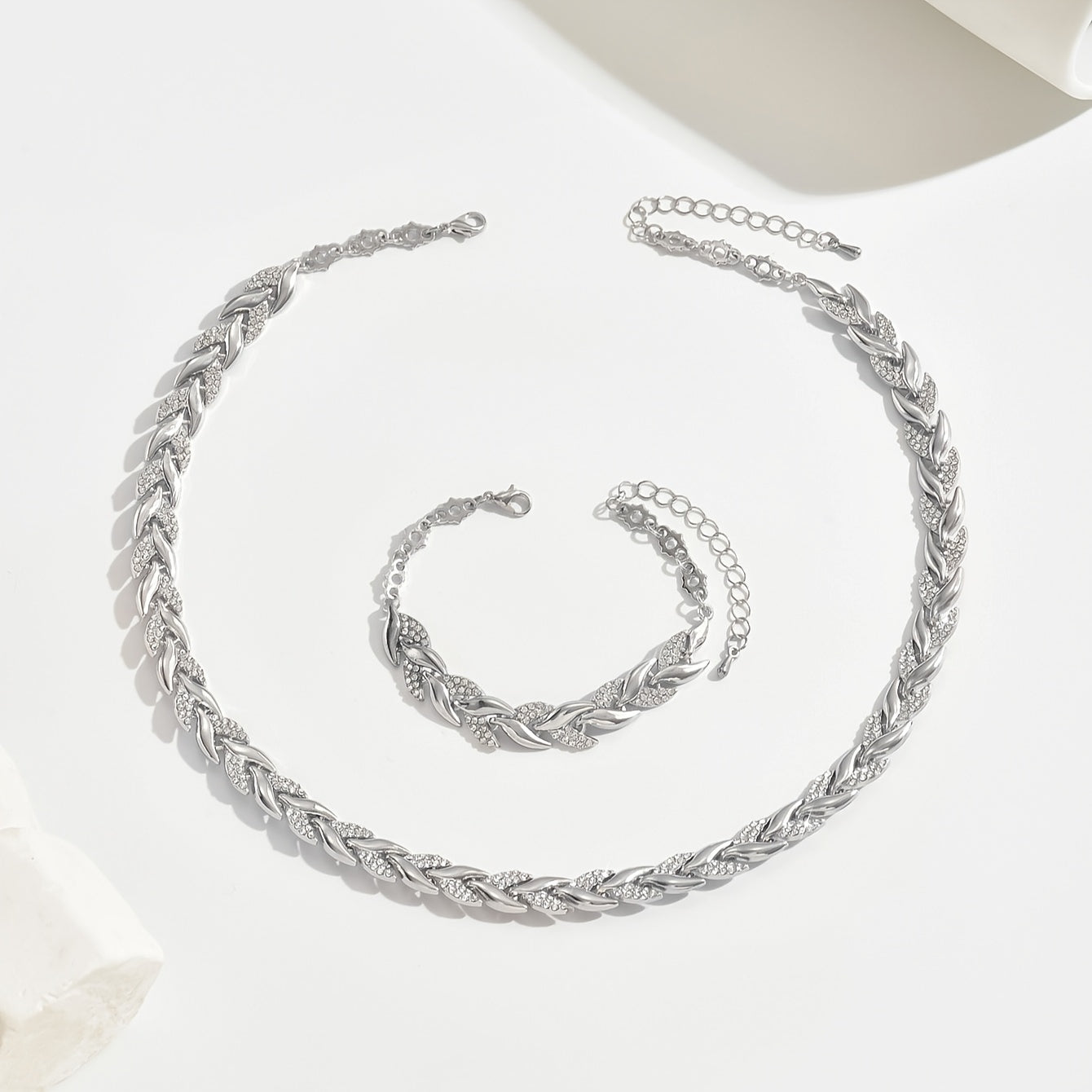 Elegantes Fischschwanz-Set mit Glas-Strasssteinen