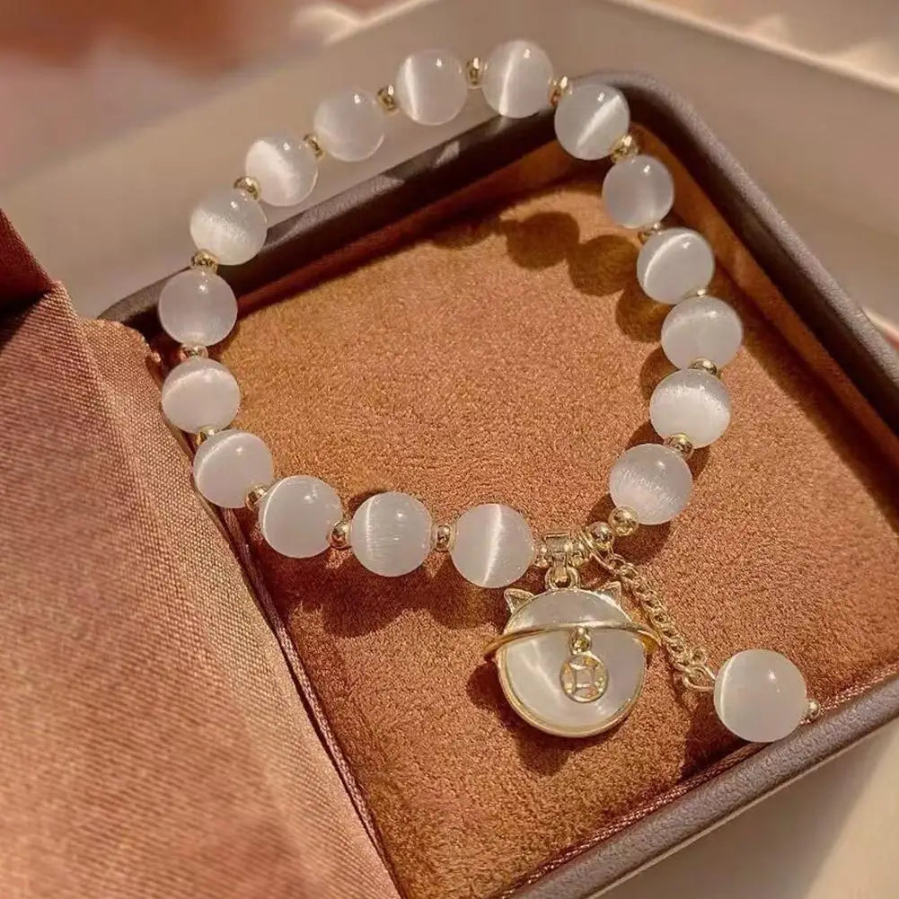 Perlenarmband mit Glückskatzen-Anhänger