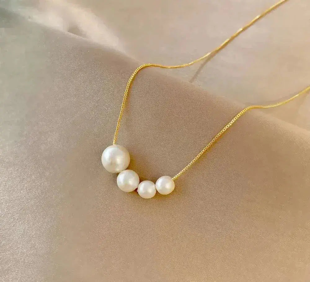 Elegante Goldkette mit Süsswasserperlen