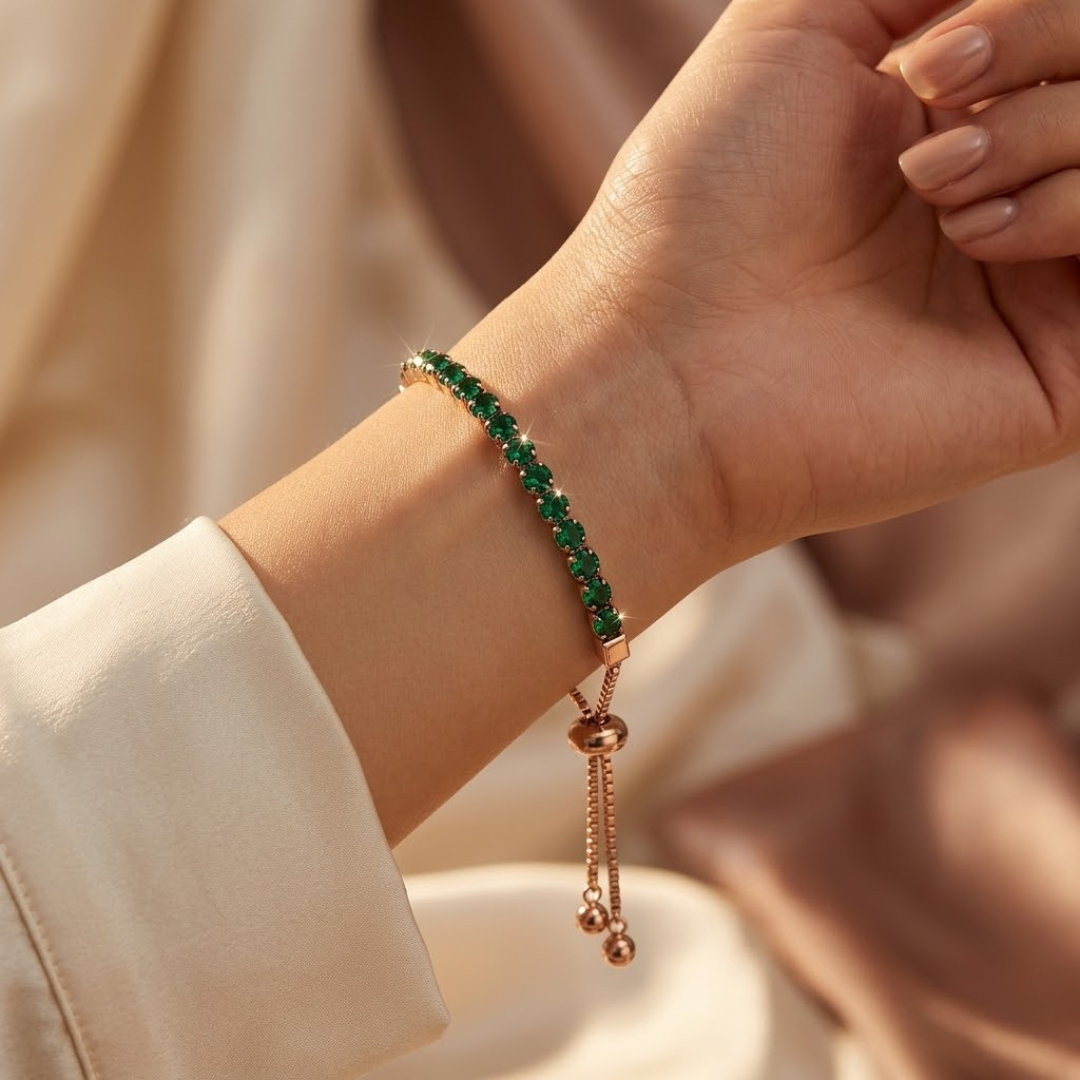 Verstellbares goldenes Tennisarmband mit Smaragden
