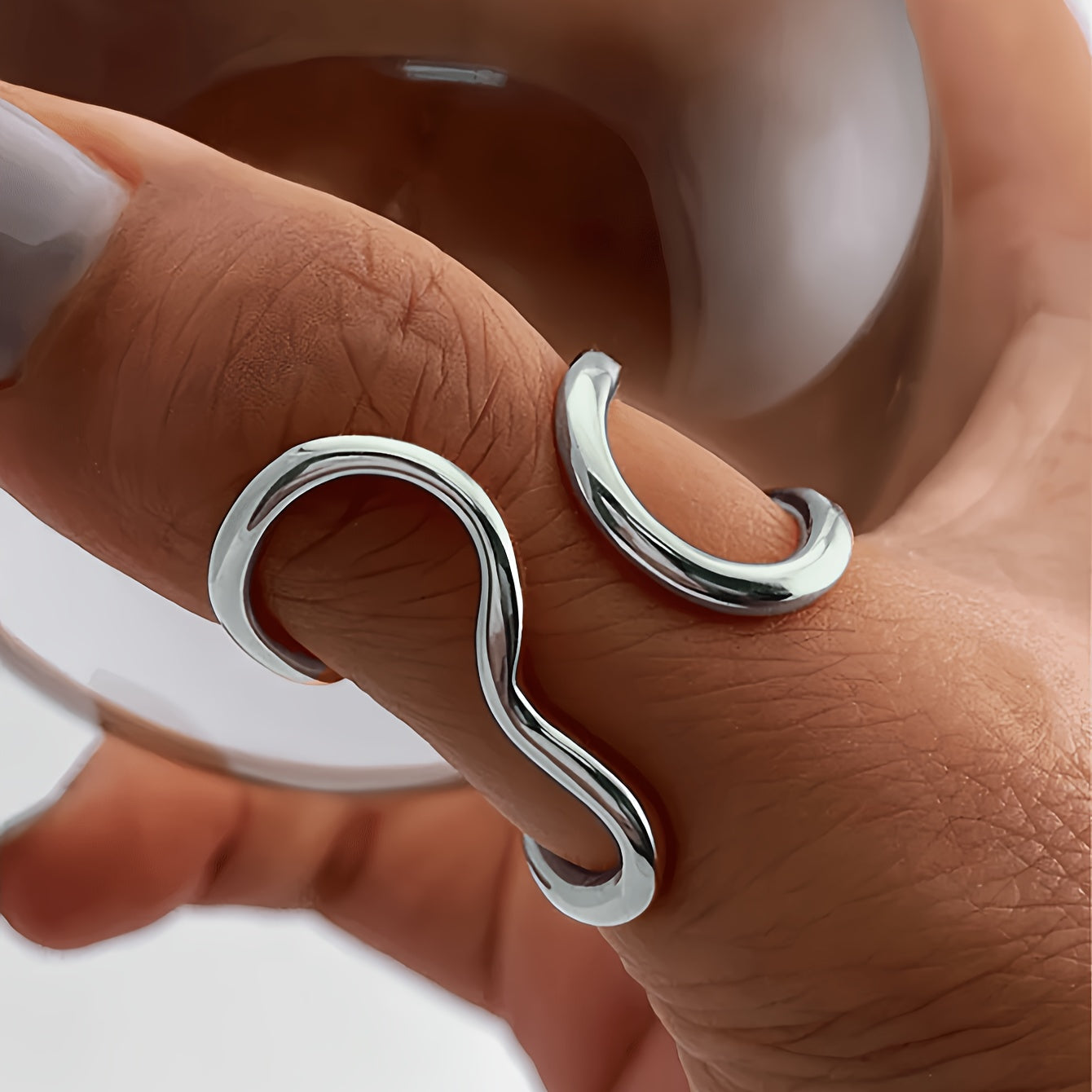 Eleganter asymmetrischer Wellenring