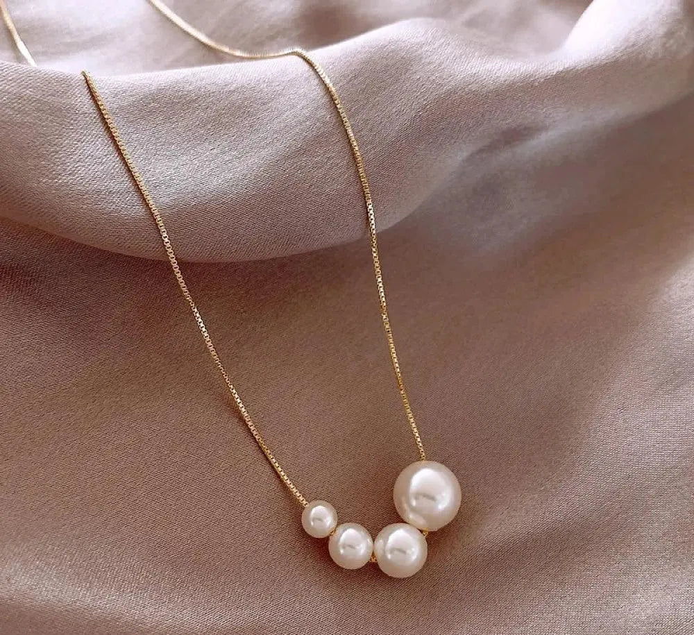 Elegante Goldkette mit Süsswasserperlen